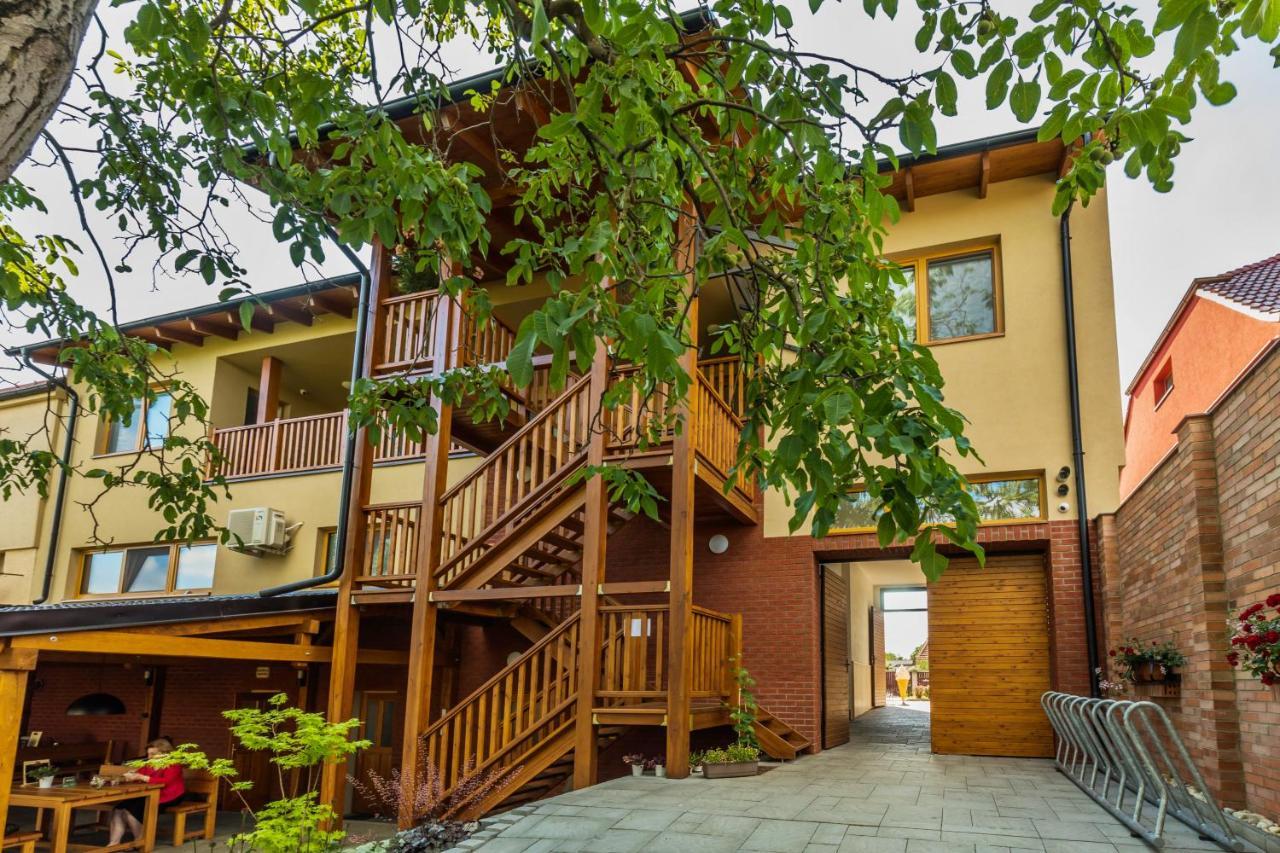 Rokava Hotell Rohatec Exteriör bild